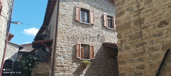 casa semindipendente in vendita a Valfabbrica