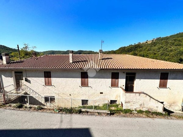 casa indipendente in vendita a Valfabbrica