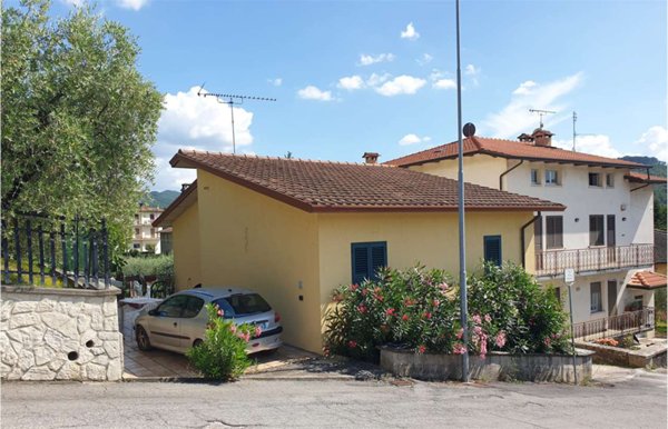 casa indipendente in vendita a Valfabbrica