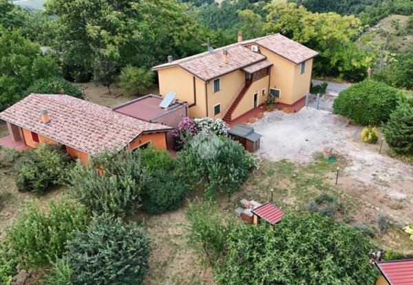 casa indipendente in vendita a Valfabbrica