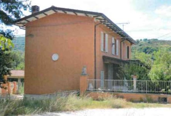 casa indipendente in vendita a Valfabbrica