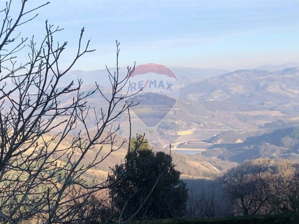 casa indipendente in vendita a Valfabbrica