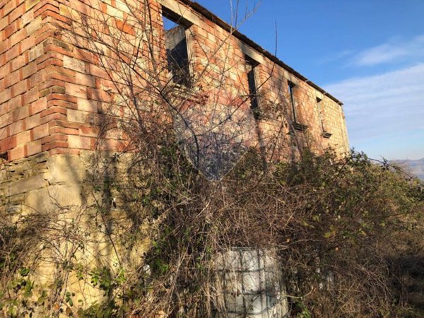 casa indipendente in vendita a Valfabbrica