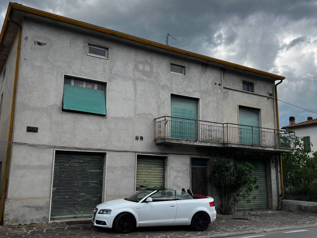 casa indipendente in vendita a Valfabbrica
