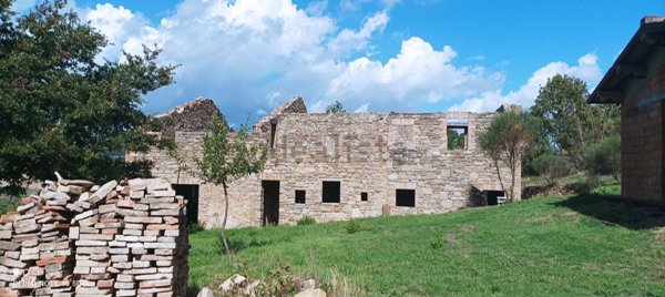 pentavano in vendita a Valfabbrica