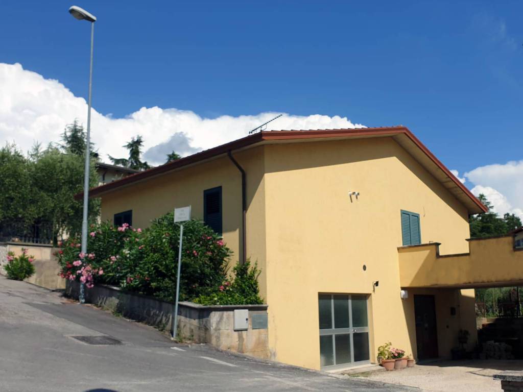 casa indipendente in vendita a Valfabbrica