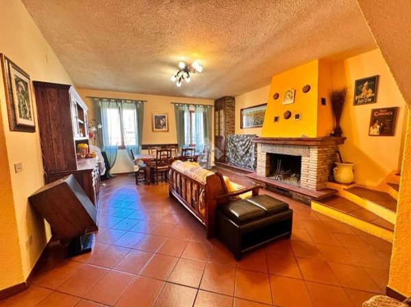 casa indipendente in vendita a Valfabbrica in zona Casacastalda