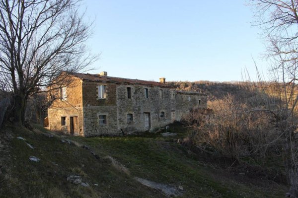 casa indipendente in vendita a Valfabbrica