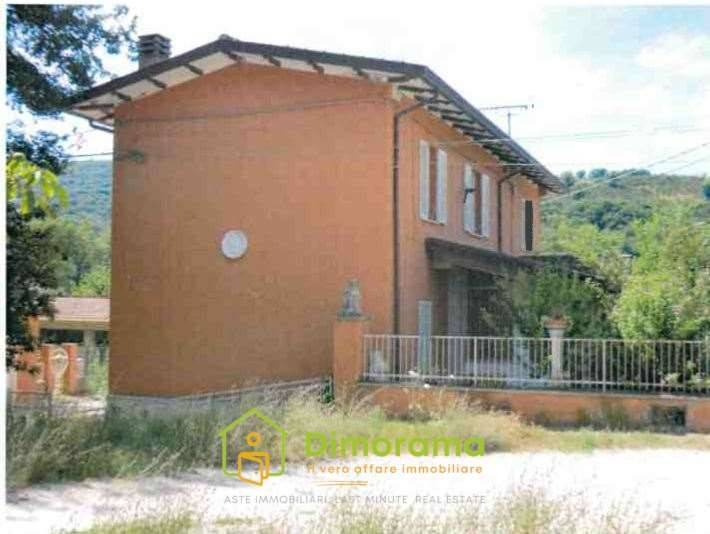 casa indipendente in vendita a Valfabbrica