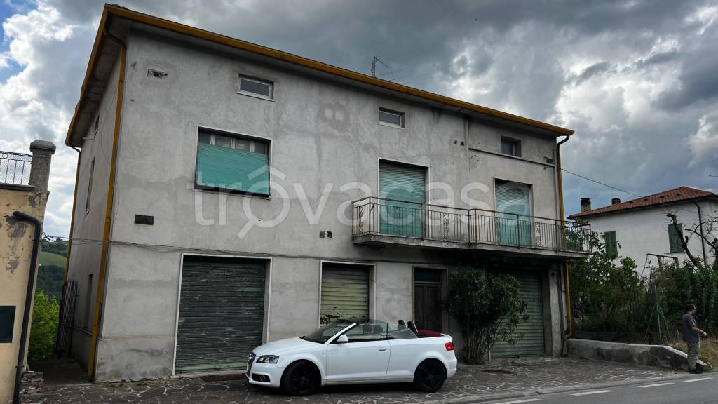 casa indipendente in vendita a Valfabbrica