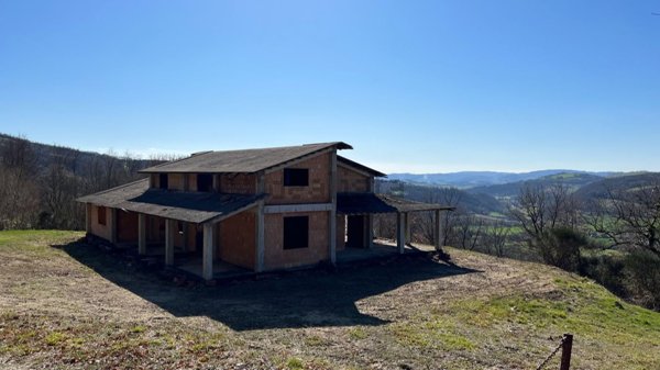 casa indipendente in vendita a Valfabbrica