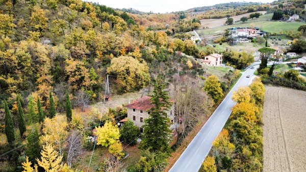 casa indipendente in vendita a Valfabbrica