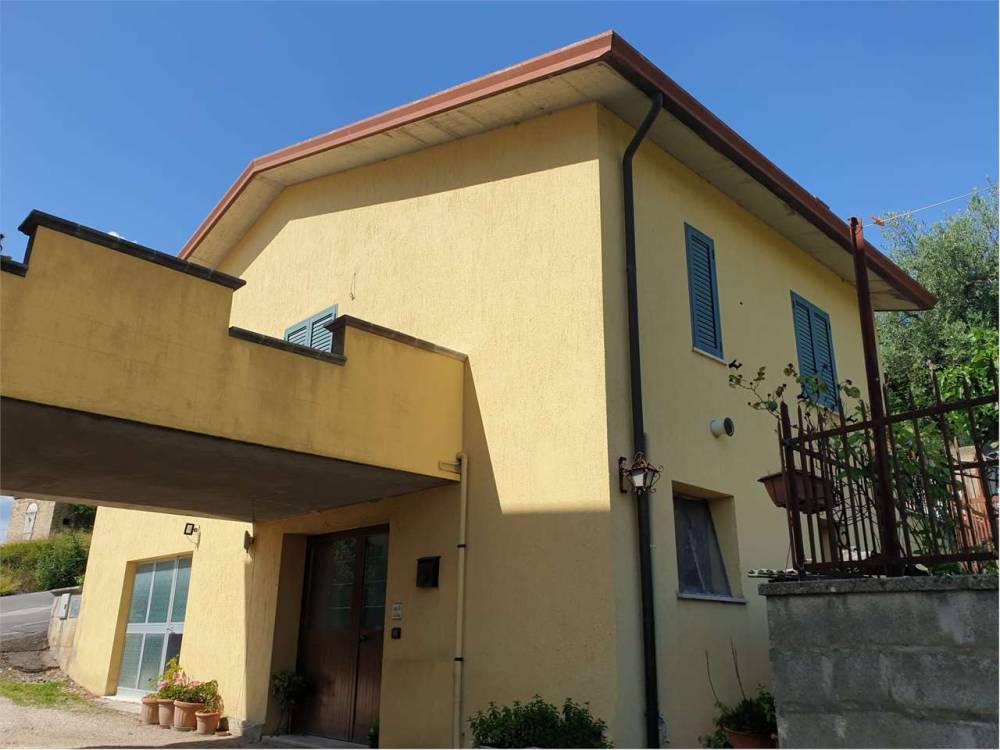 casa indipendente in vendita a Valfabbrica