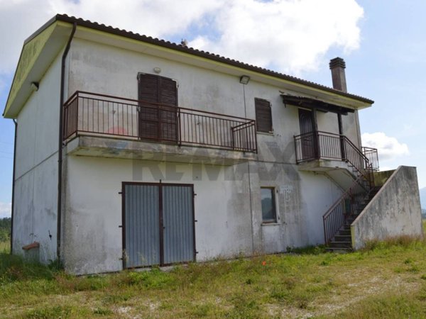 casa indipendente in vendita a Valfabbrica in zona Casacastalda