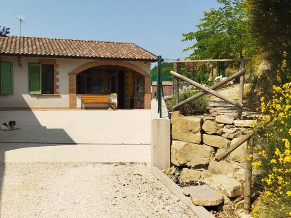 casa indipendente in vendita a Valfabbrica