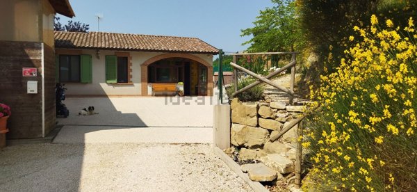 casa indipendente in vendita a Valfabbrica