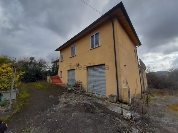 casa indipendente in vendita a Valfabbrica in zona Casacastalda