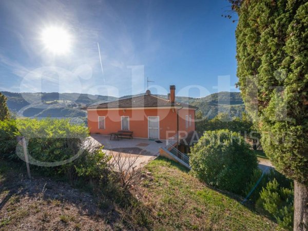 casa indipendente in vendita a Valfabbrica