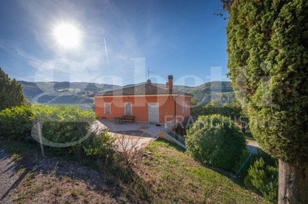 casa indipendente in vendita a Valfabbrica in zona Monteverde