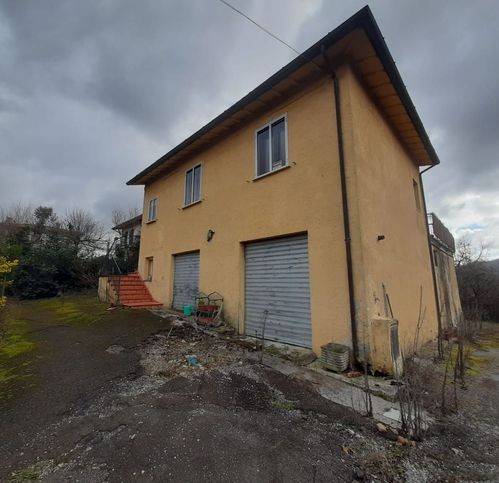 casa indipendente in vendita a Valfabbrica in zona Casacastalda