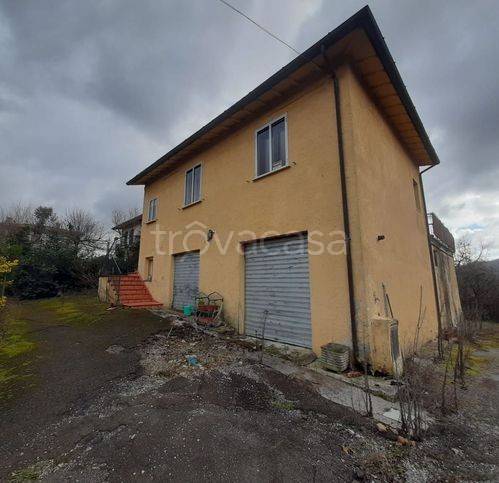 casa indipendente in vendita a Valfabbrica in zona Casacastalda