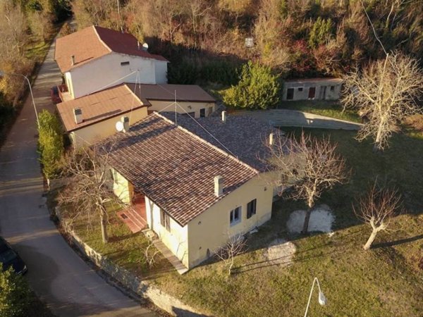 casa indipendente in vendita a Valfabbrica