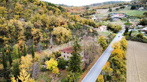 casa indipendente in vendita a Valfabbrica in zona Giomici