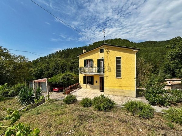 casa indipendente in vendita a Valfabbrica