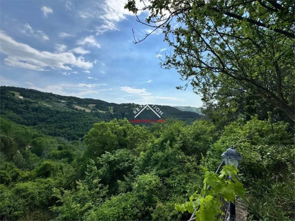 appartamento in vendita a Valfabbrica in zona Giomici