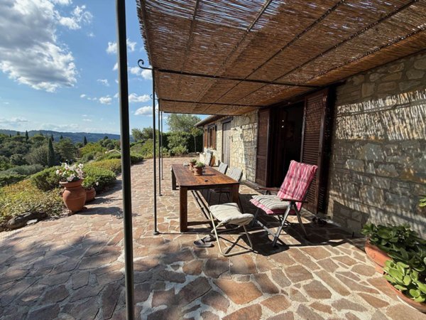 casa indipendente in vendita a Valfabbrica in zona Giomici