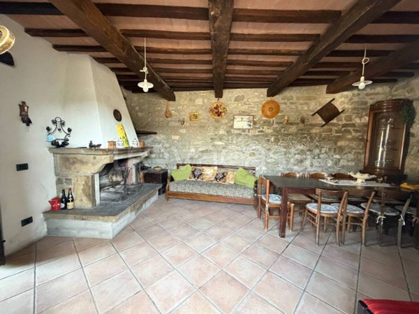 casa indipendente in vendita a Valfabbrica