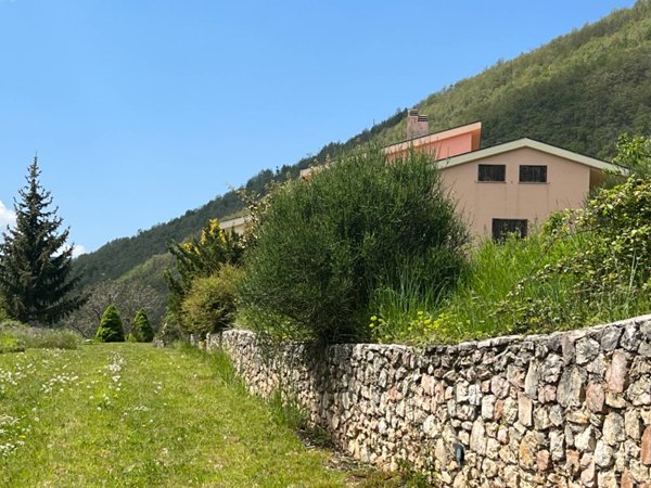 casa indipendente in vendita a Vallo di Nera in zona Piedilacosta