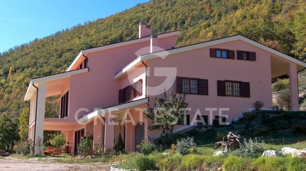 casa indipendente in vendita a Vallo di Nera