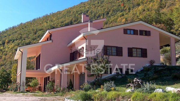 casa indipendente in vendita a Vallo di Nera