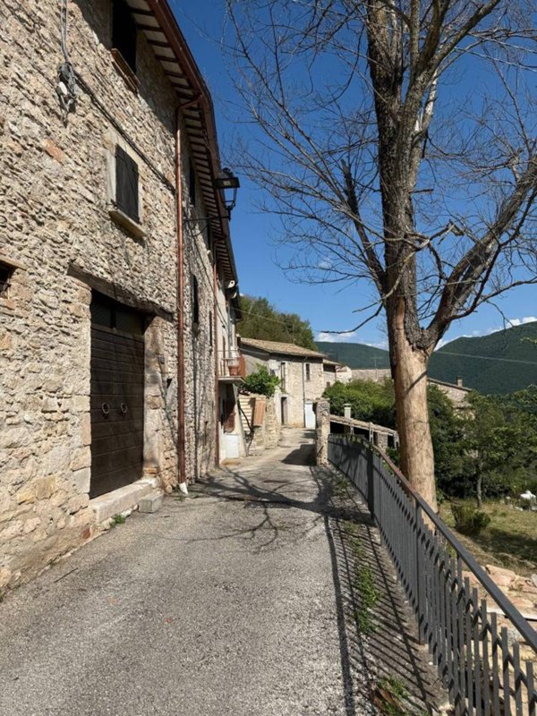 casa indipendente in vendita a Vallo di Nera