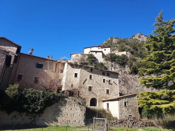 casa indipendente in vendita a Vallo di Nera in zona Piedipaterno