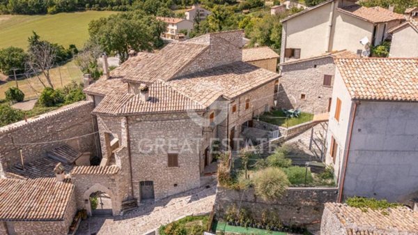 appartamento in vendita a Vallo di Nera in zona Piedipaterno