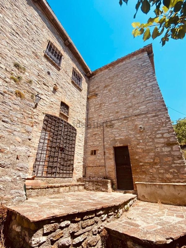 casale in vendita a Valtopina in zona Poggio