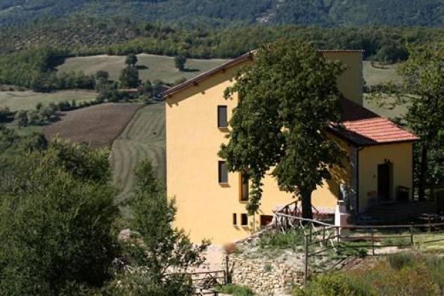 casa indipendente in vendita a Valtopina in zona Balciano