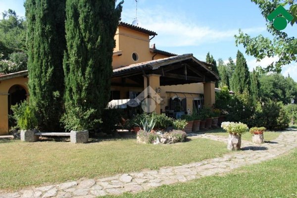 casa indipendente in vendita a Valtopina