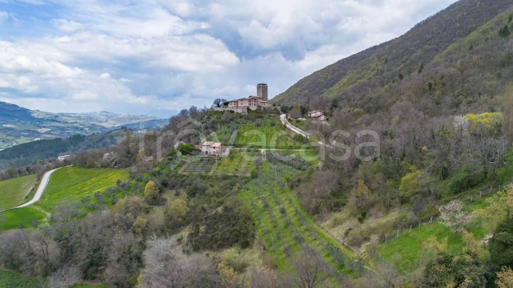 casa indipendente in vendita a Valtopina in zona Poggio