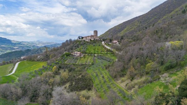 casa semindipendente in vendita a Valtopina in zona Poggio