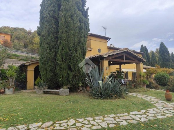 casa indipendente in vendita a Valtopina