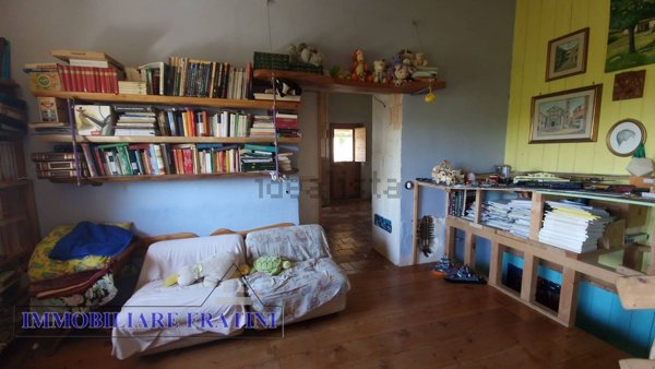 casa indipendente in vendita a Valtopina