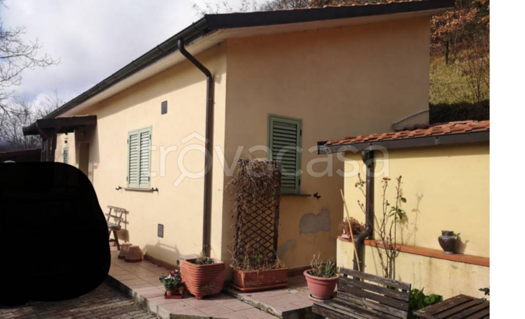 appartamento in vendita a Valtopina in zona Balciano