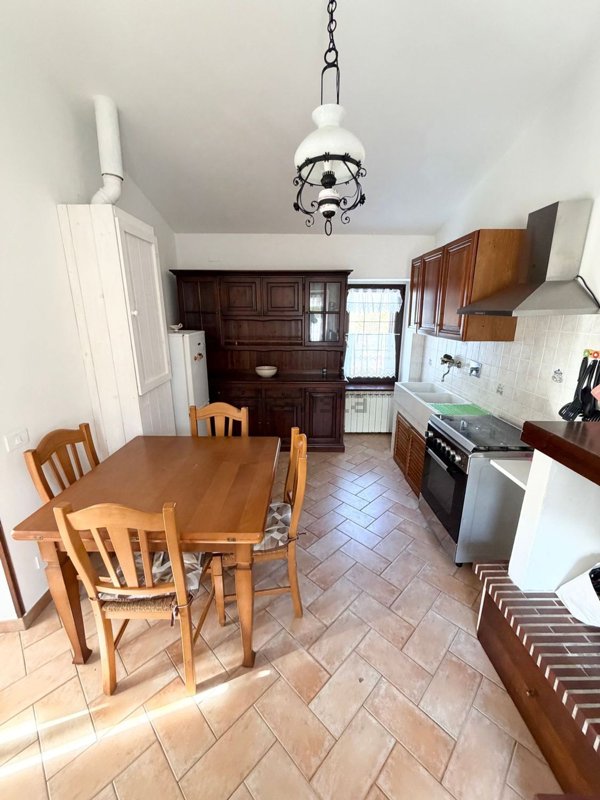 casa indipendente in vendita a Valtopina