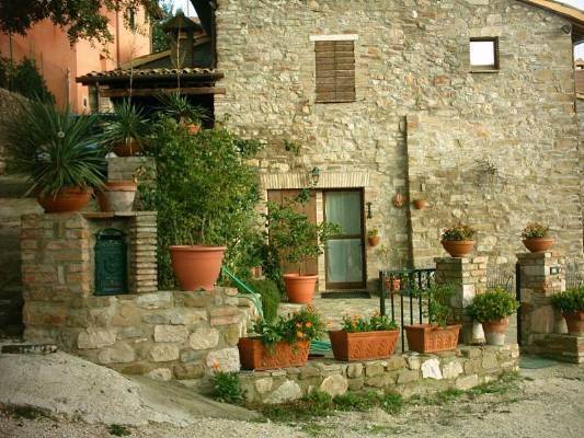 negozio in vendita a Valtopina