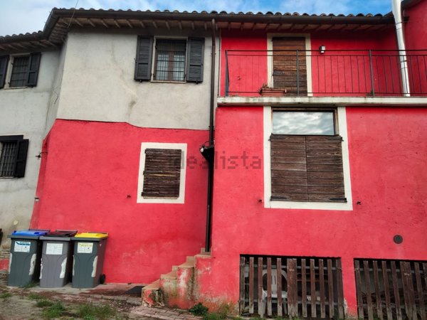 casa semindipendente in vendita a Valtopina