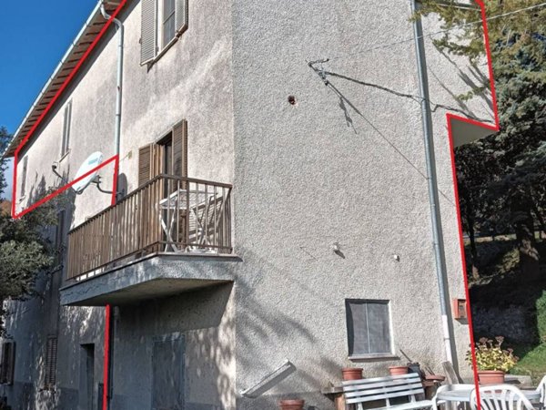 appartamento in vendita a Valtopina in zona Pasano