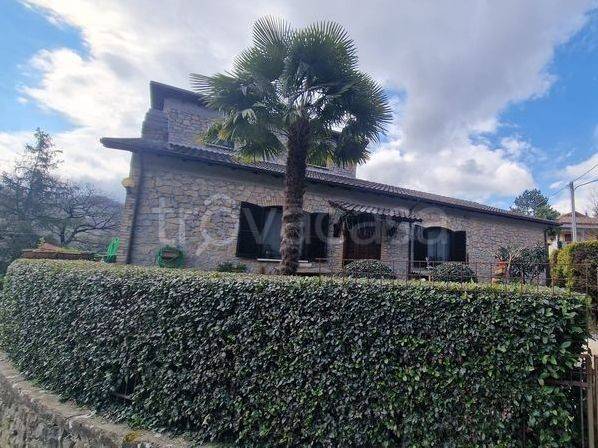 casa indipendente in vendita a Valtopina